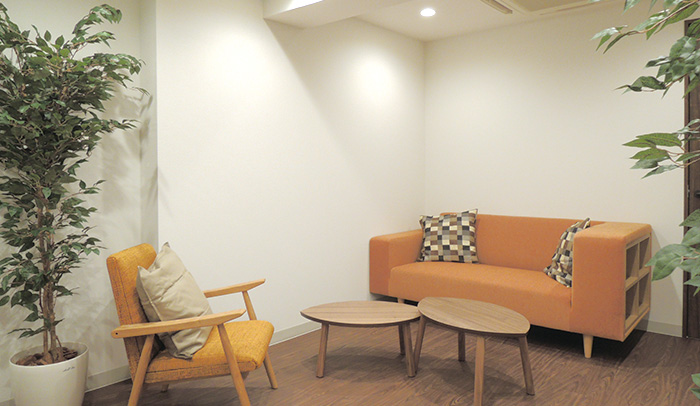 THE OFFICE 池袋東(アセットデザイン)のウェイティングスペース THE OFFICE 池袋東(アセットデザイン)のウェイティングスペース